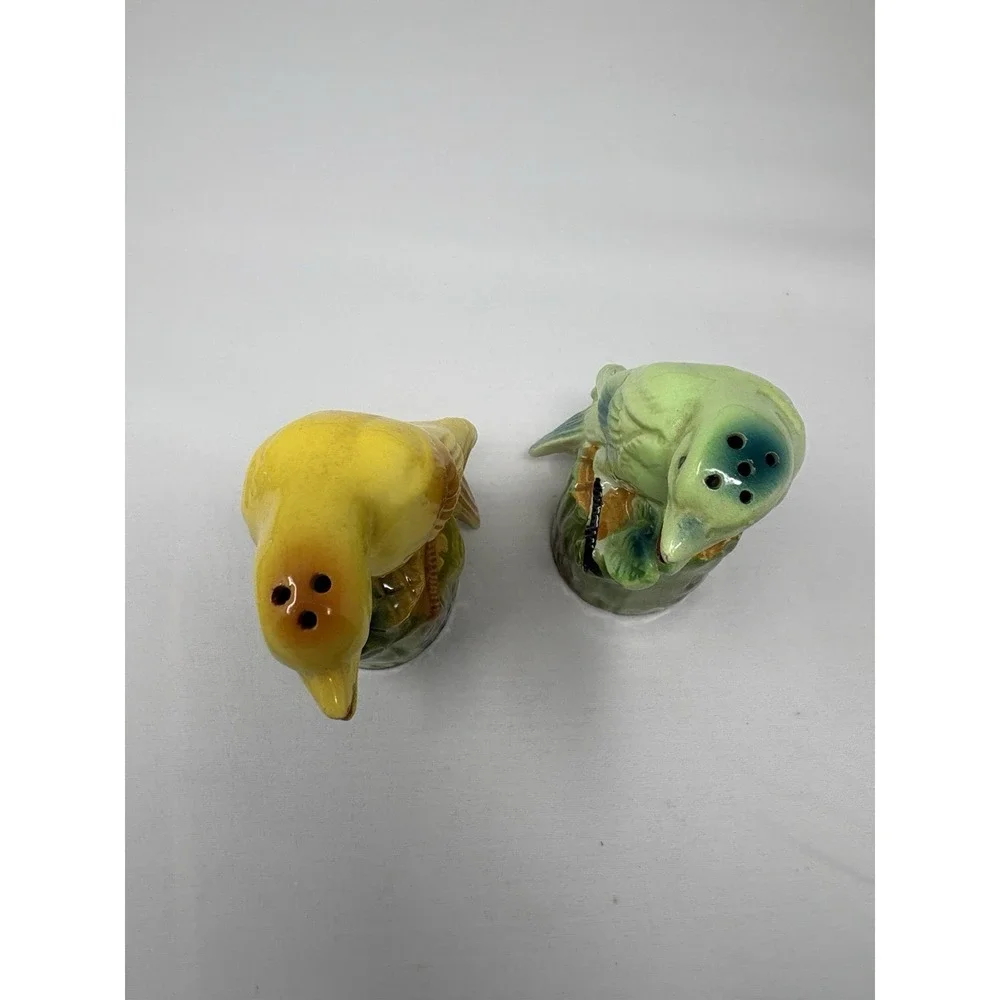 Vintage Green and Yellow Song Birds Tree Stumps Salt & Pepper Shakers Retro MCM